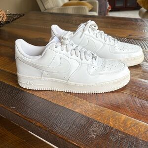 Nike men’s Air Force 1 ‘07 sneakers 
White. Size 11.5